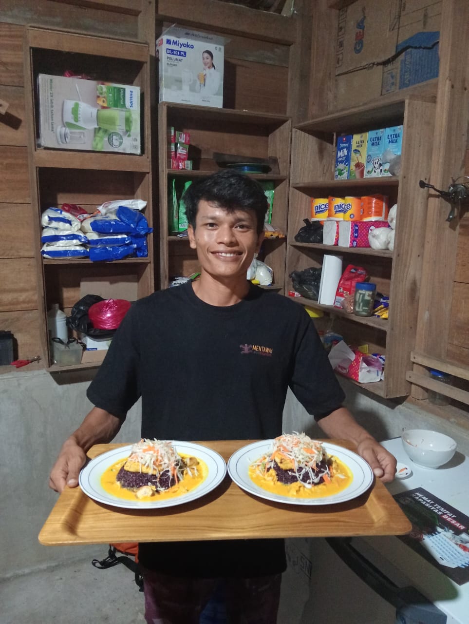 Surfing di perairan tropis